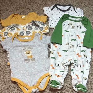 Assorted Baby One Pieces Bundle - size 3-6 months